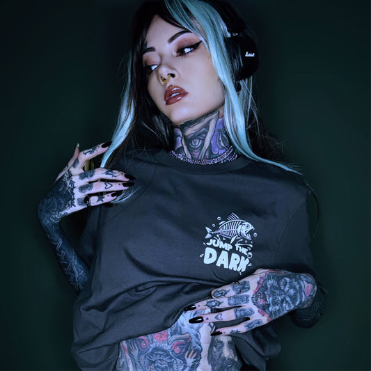 Funny cat graphic tee with Cat vs Tuna design – organic cotton streetwear t-shirt